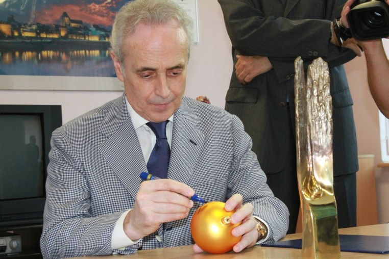 Jose Carreras z wizytą na Oddziale Hematologii w Toruniu